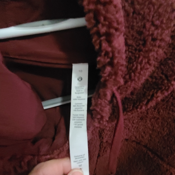 Size 10 Lululemon Shearling reversible jacket in Red Merlot - Picture 2 of 7